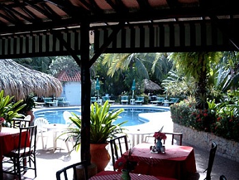 Hotel Coral Caribe Pool area
